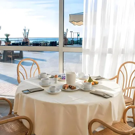 Hotiday Collection - Porto Azzurro מלון 4*