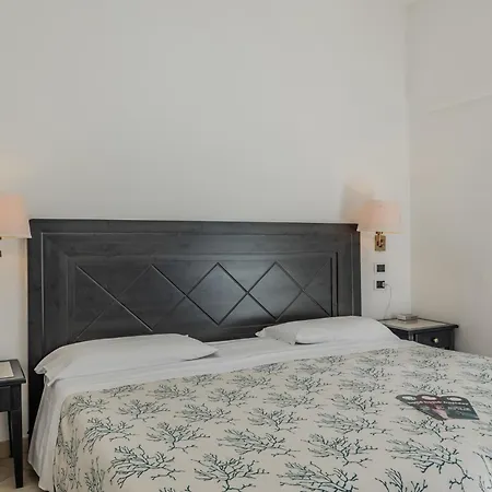 Hotiday Collection - Porto Azzurro מלון 4*