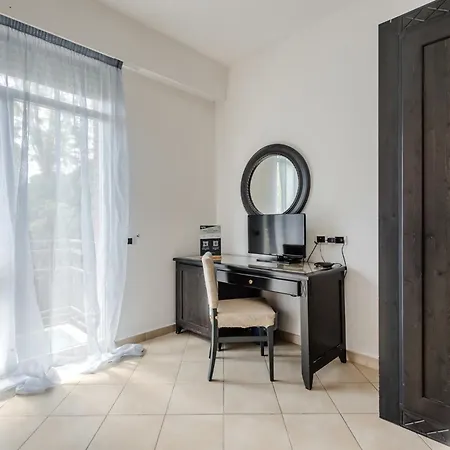 Hotiday Collection - Porto Azzurro 4* קאפוליברי
